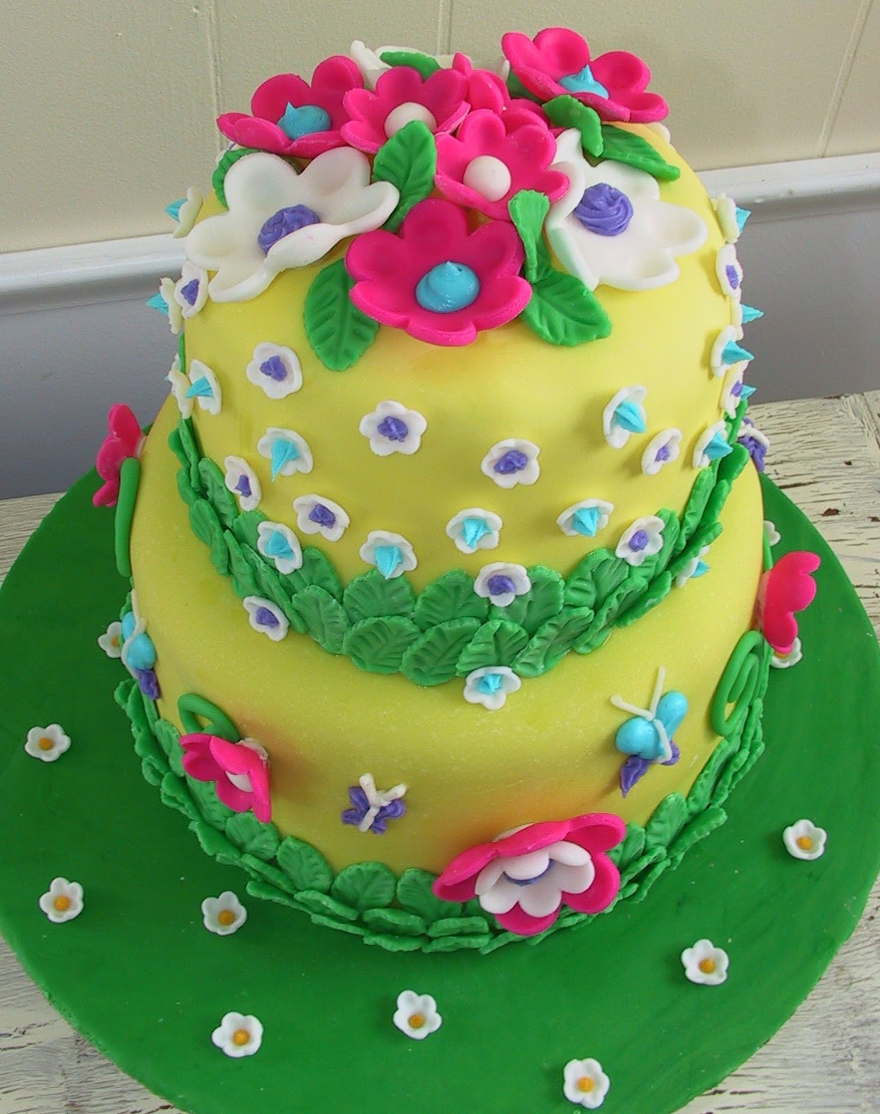 Flowers Birthday Cake
 Delicious Cake Blogger Flower Birthday Cake Ideas