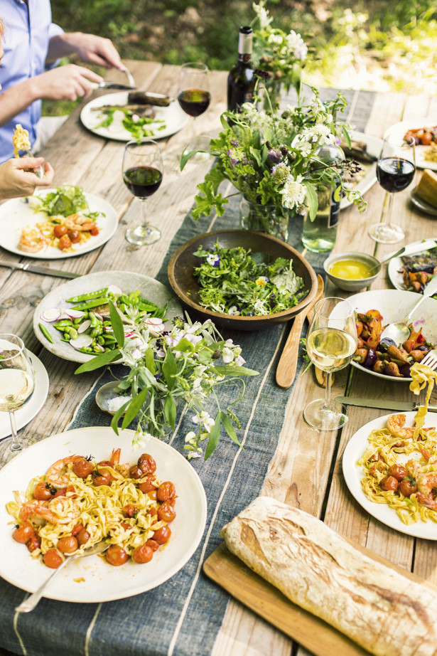 Food Ideas For Outdoor Party
 SUMMER DINNER PARTY