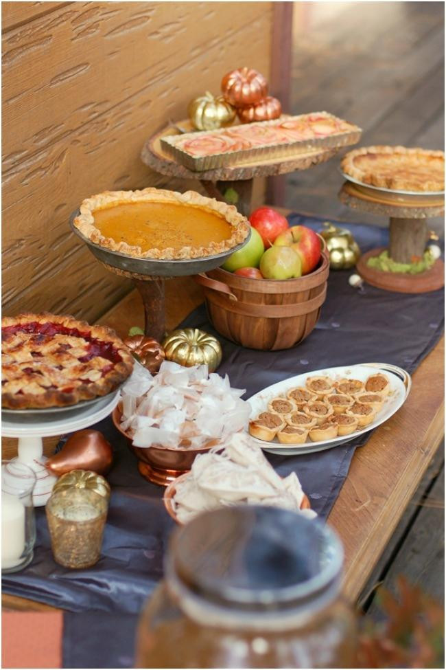 Food Ideas For Thanksgiving Party
 Thanksgiving Decorations for an Elegant Gathering
