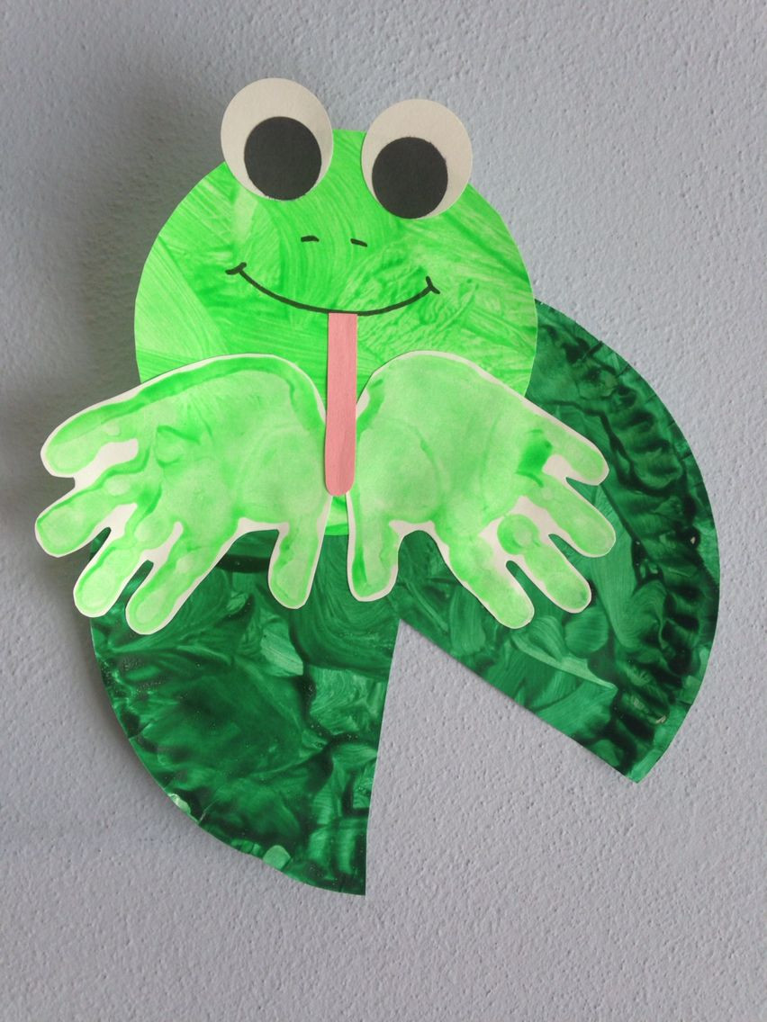 Frog Art For Toddlers
 Handprint frog with paper plate lilypad craft