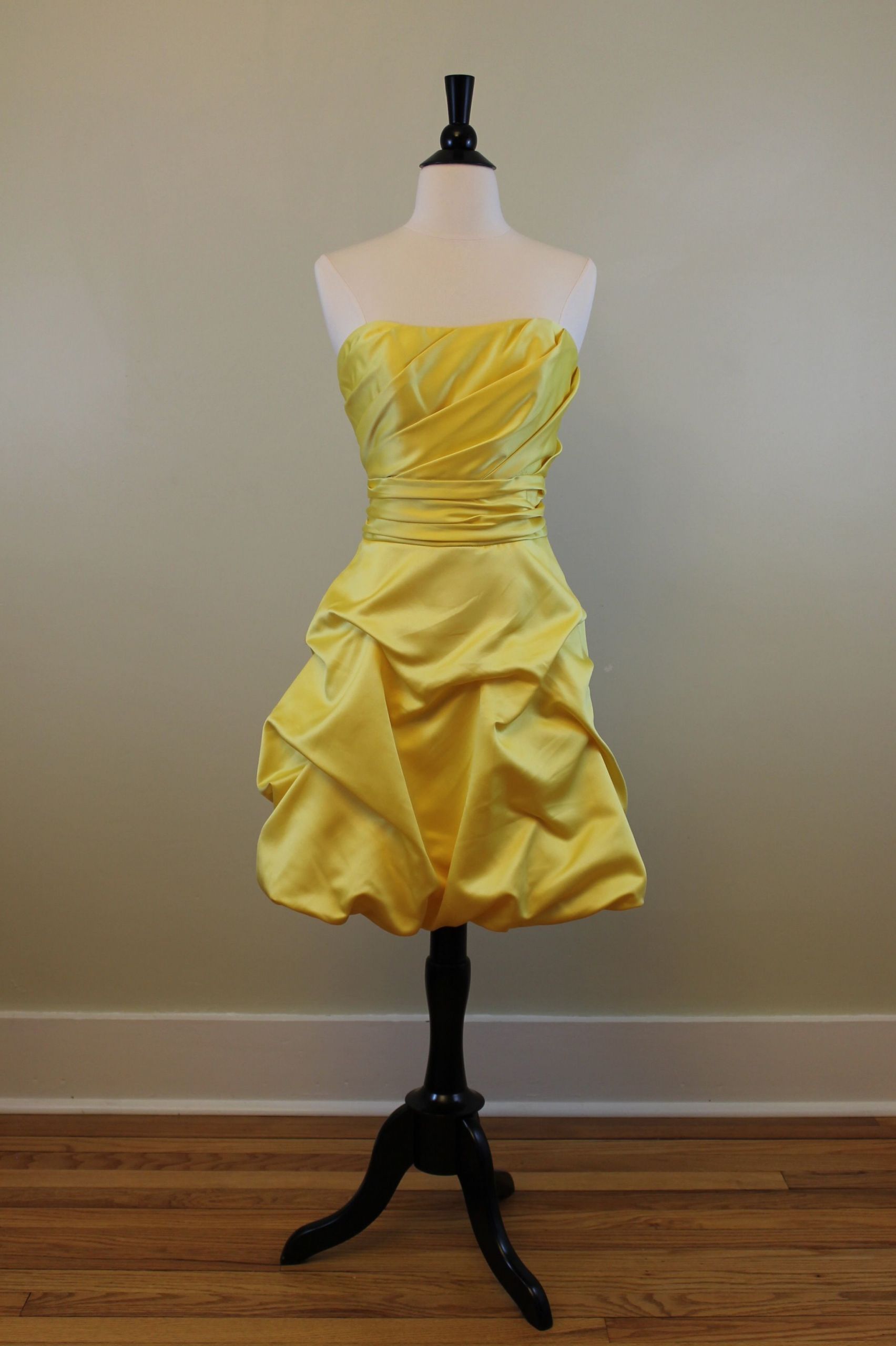 Gently Used Wedding Decorations
 Gently used canary yellow strapless pick up dress