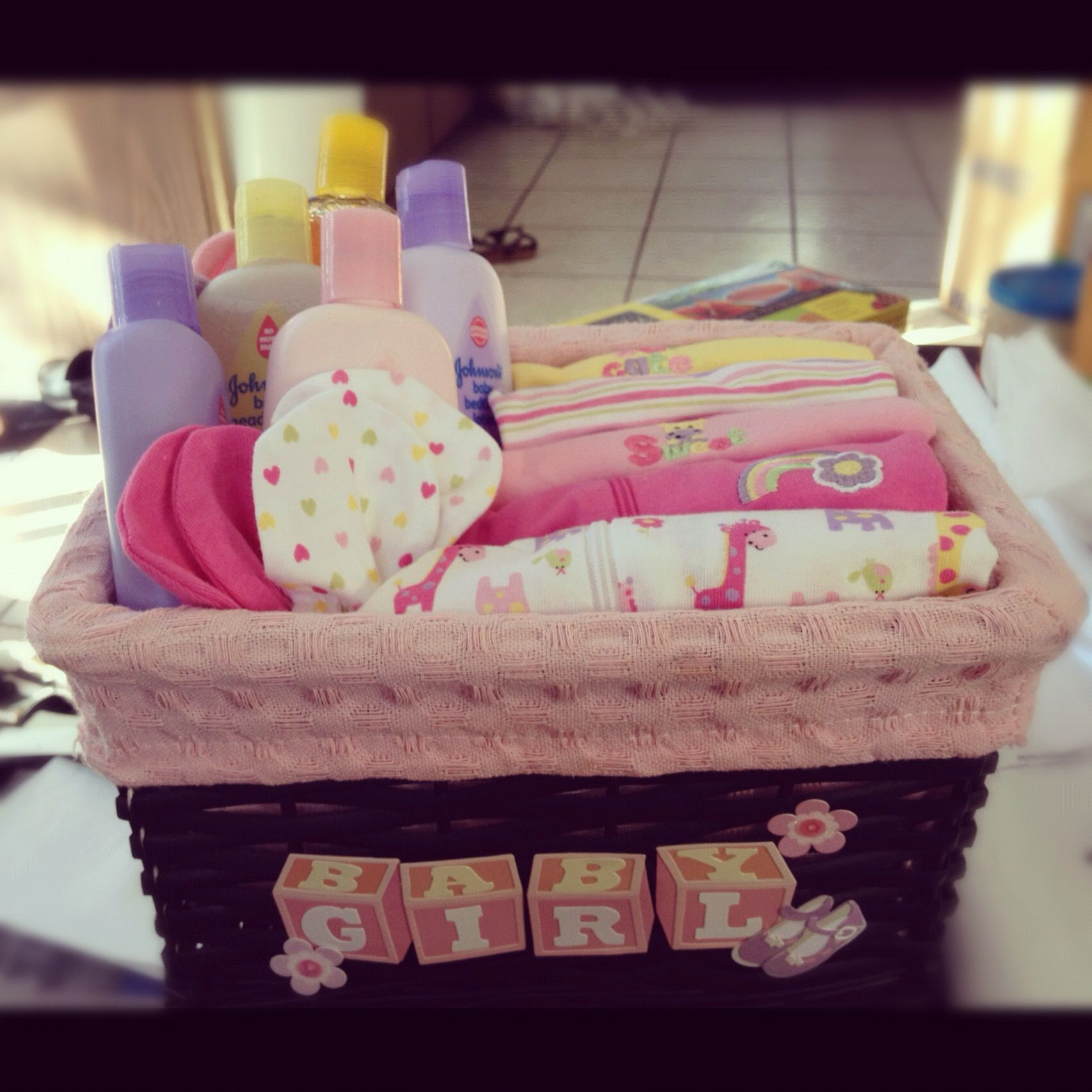 Gift Ideas Baby Girl
 Baby shower DIY t basket