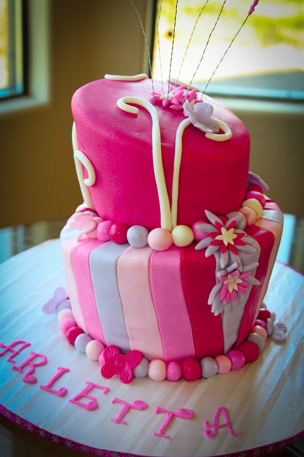 Gorgeous Birthday Cakes
 50 Beautiful Birthday Cake and Ideas for Kids and