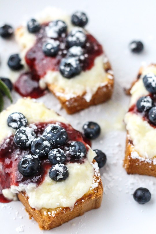 Grilled Pound Cake
 Eats Grilled Pound Cake with Sweetened Mascarpone & Berries