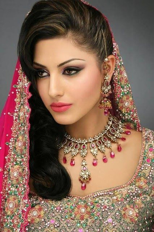 Hairstyle Indian Wedding
 Hairstyles For Indian Wedding – 20 Showy Bridal Hairstyles