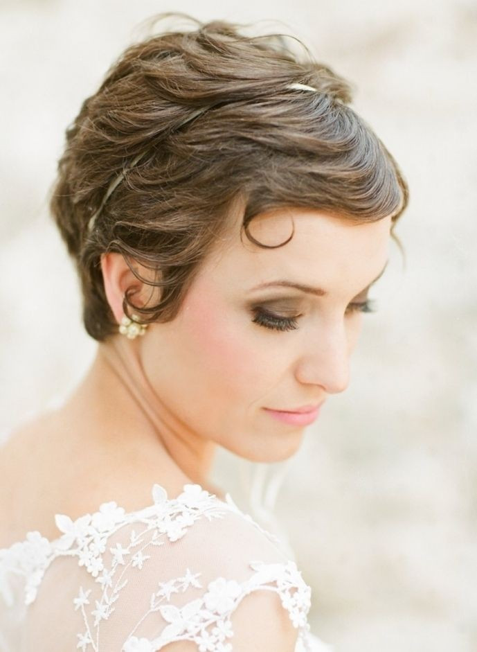 Hairstyles For Brides With Short Hair
 8 Swanky Wedding Updos for Short Hair