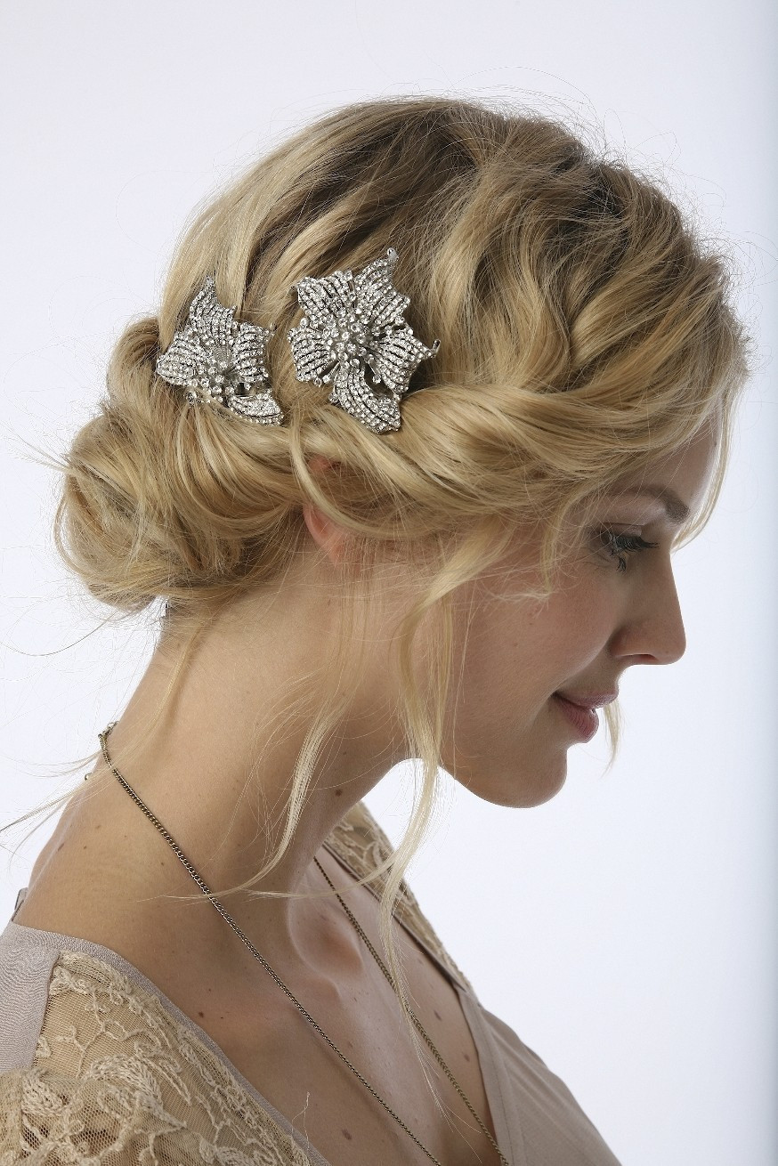 Hairstyles For Brides With Short Hair
 Vintage & Lace Weddings Vintage Wedding Hair Styles