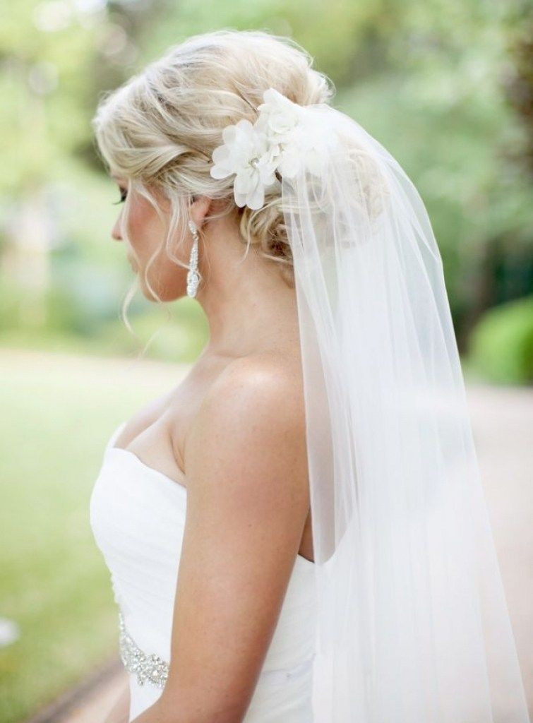 Hairstyles For Brides With Veil
 1000 Ideas About Wedding Veil Pinterest Bridal Veils