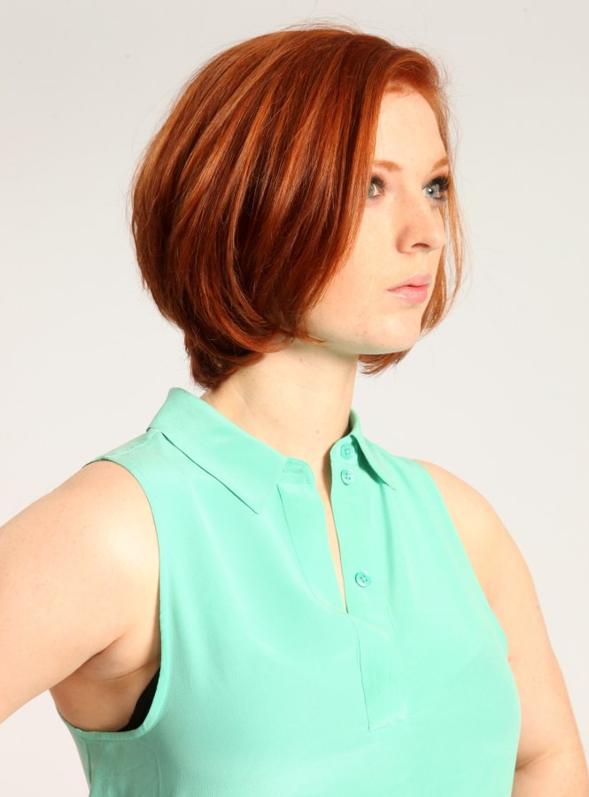 Hairstyles For Long Necks
 Straight short hairstyle with a curved long neck section