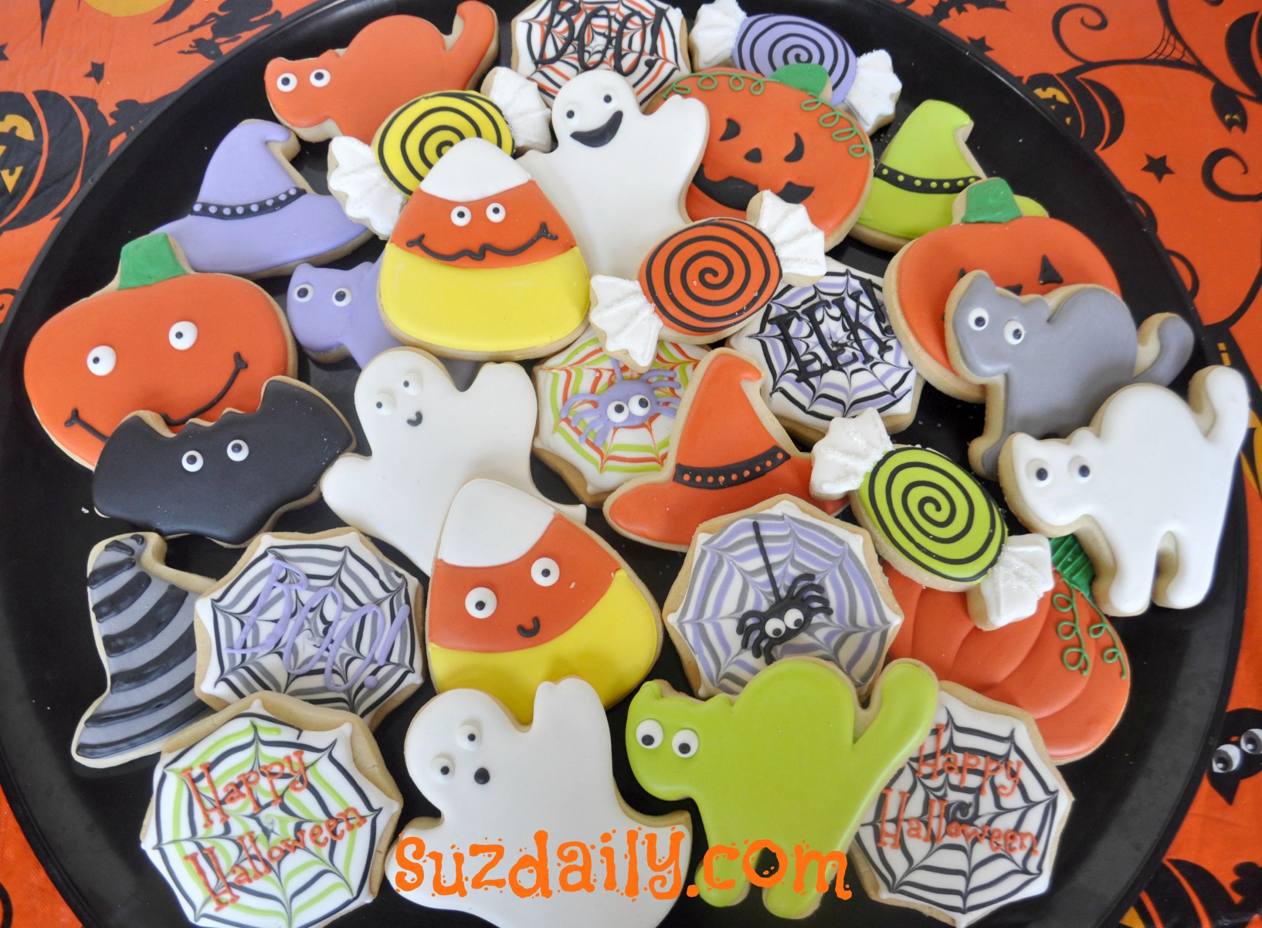 Halloween Decorated Cookies
 How to Decorate Halloween Cookies – Suz Daily