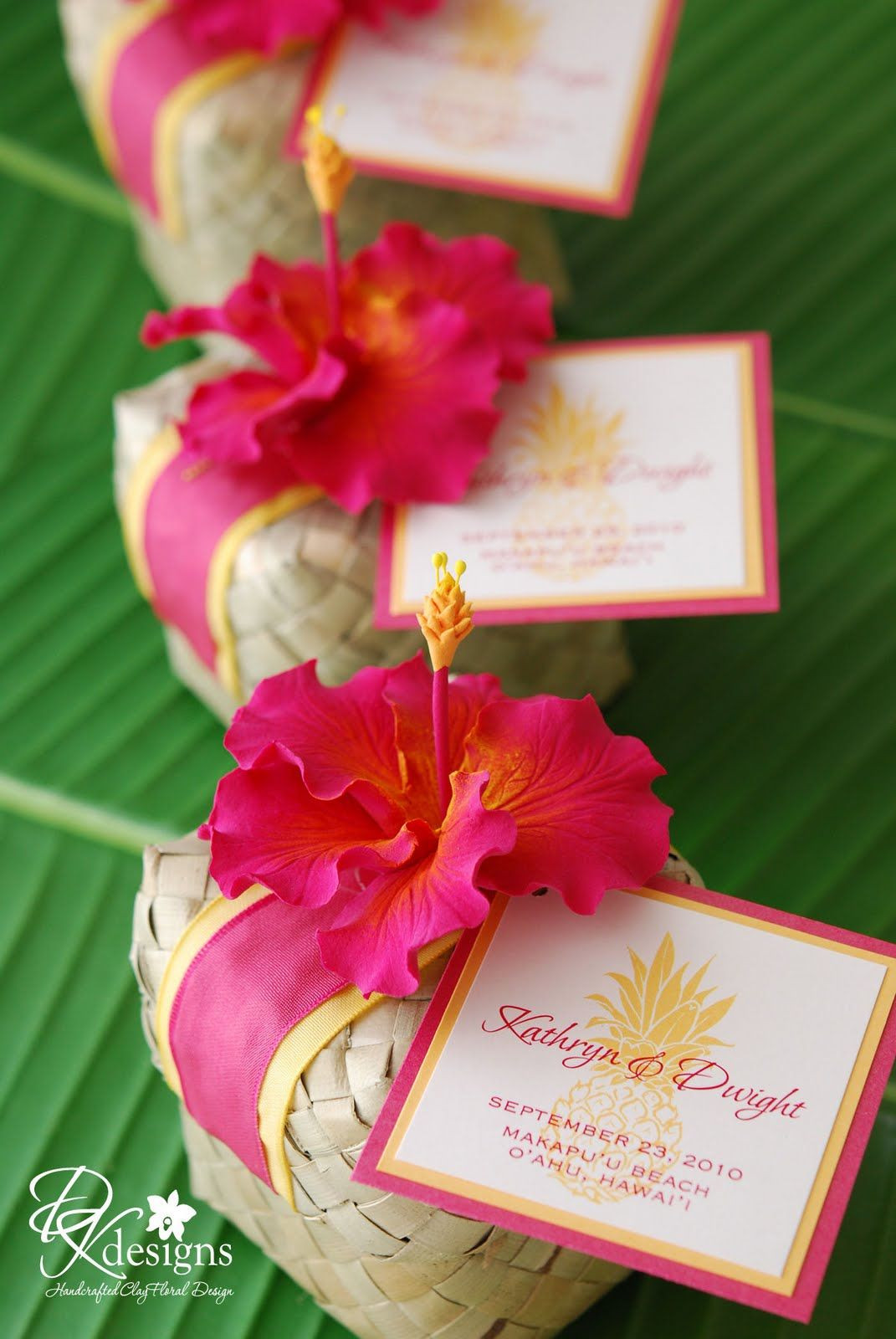 Hawaiian Wedding Gift Ideas
 Love this Hibuscus flower wedding favor