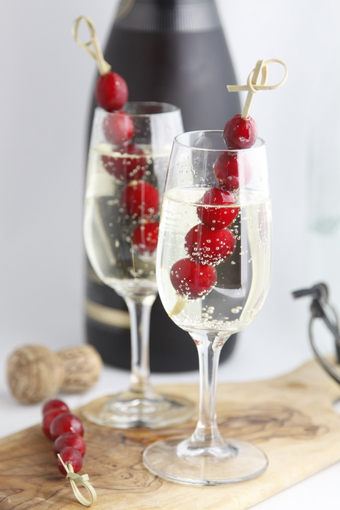Holiday Drinks With Champagne
 Sparkling Holiday Cocktail bell alimento