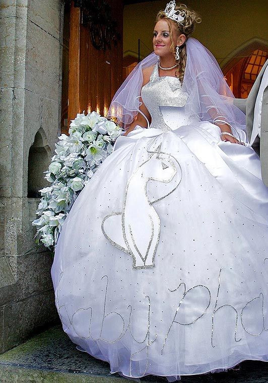 Horrible Wedding Dresses
 Pin on BAD WEDDING DRESSES