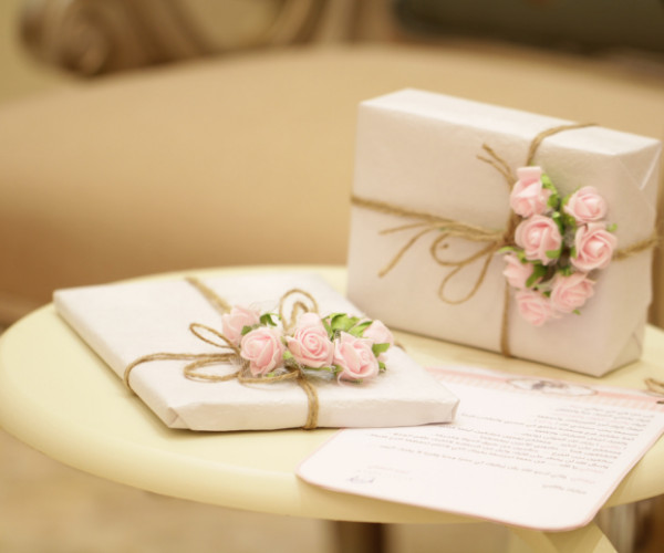 How Much Wedding Gift
 How Much Does The Average Person Spend A Wedding Gift
