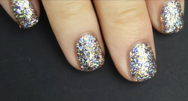 How To Put Glitter On Nails
 How To Apply Glitter Nail Polish The Right Way