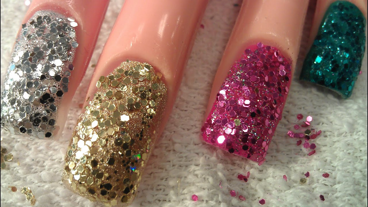 How To Put Glitter On Nails
 DIY TAPPING GLITTER NAILS