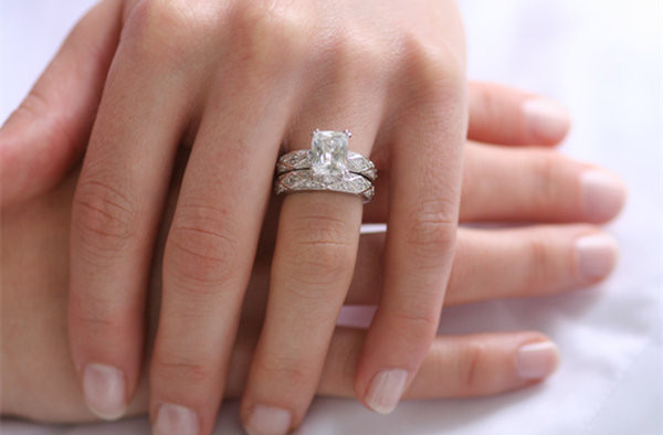 How To Wear Your Wedding Rings
 Do You Wear Your Engagement Ring on Your Wedding Day