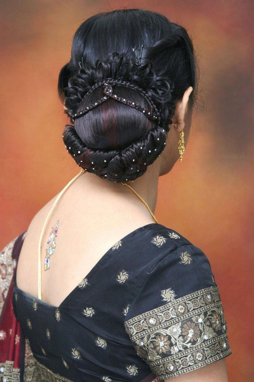 Indian Wedding Hairstyle For Long Hair
 Hairstyles For Indian Wedding – 20 Showy Bridal Hairstyles