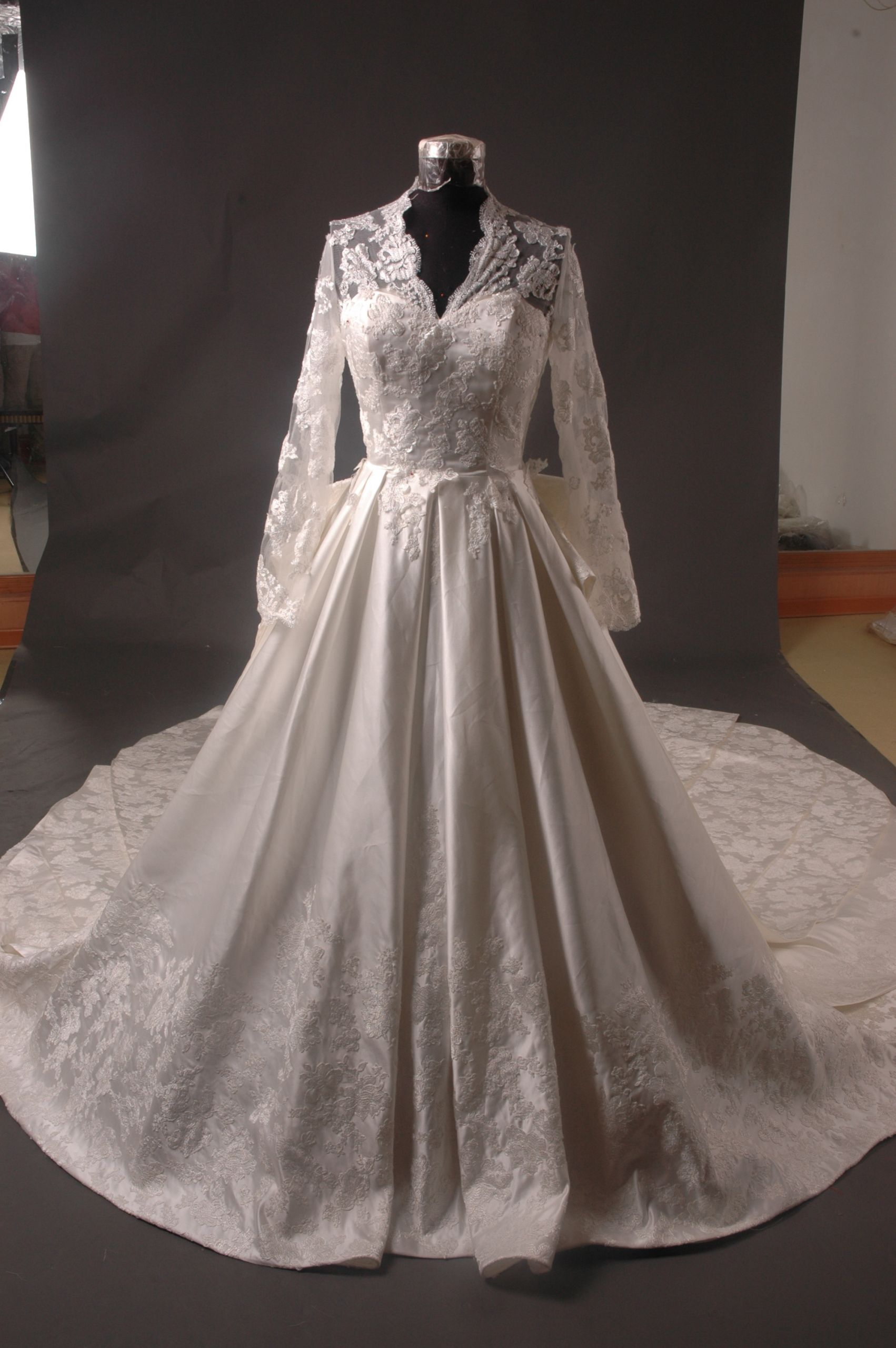 Kate Middleton Wedding Gown
 File Kate Middleton Royal Dress Replica Full Front