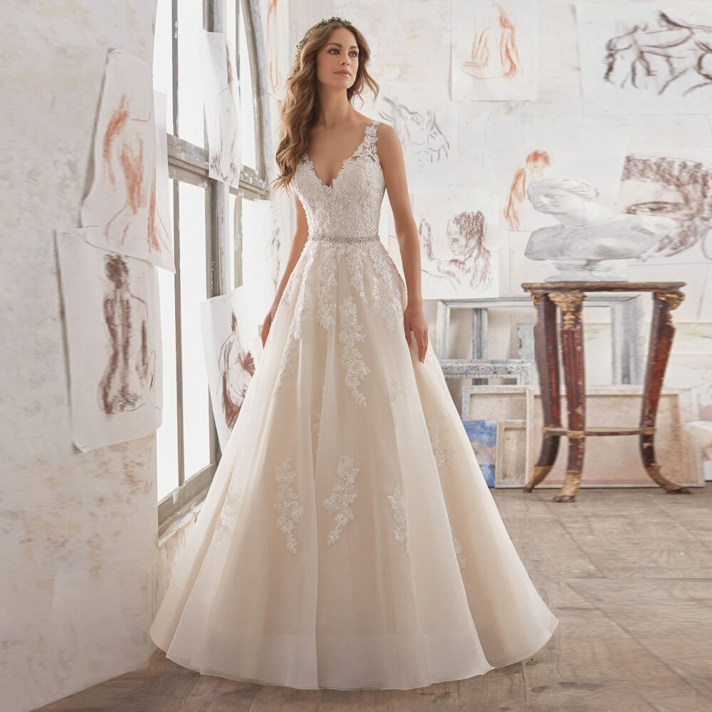 Keyhole Wedding Dress
 Cheap New Designer Bridal Gown with Crystal Keyhole Back