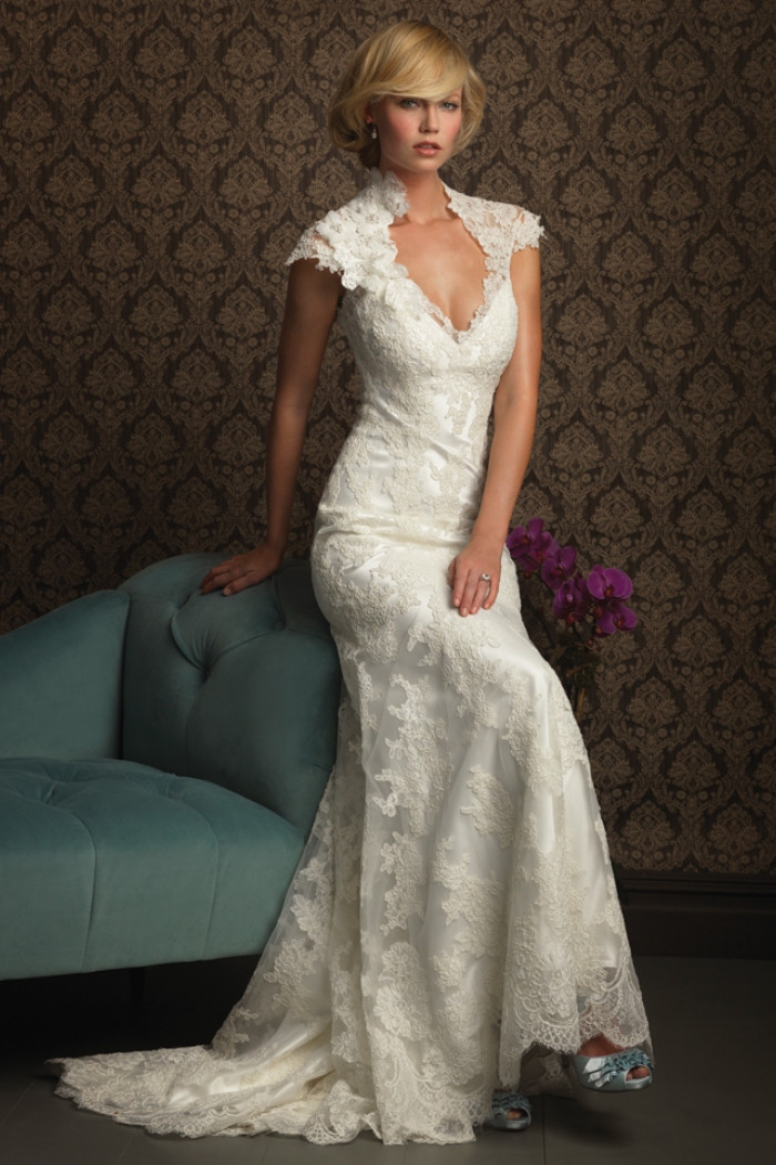 Keyhole Wedding Dress
 Lace Diamond Fall Cap Sleeves Keyhole Back Wedding Dress