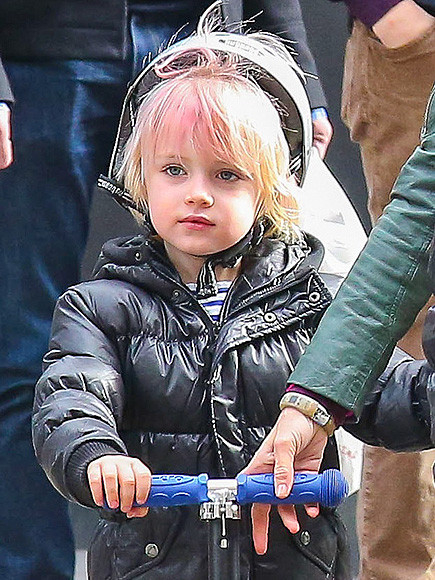 Kids Show Girl With Pink Hair
 Celebrity Kids Hairstyles Suri Cruise Seraphina Affleck