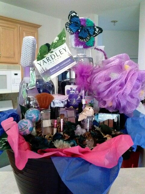 Makeup Gift Baskets Ideas
 Makeup and personal hygiene t basket