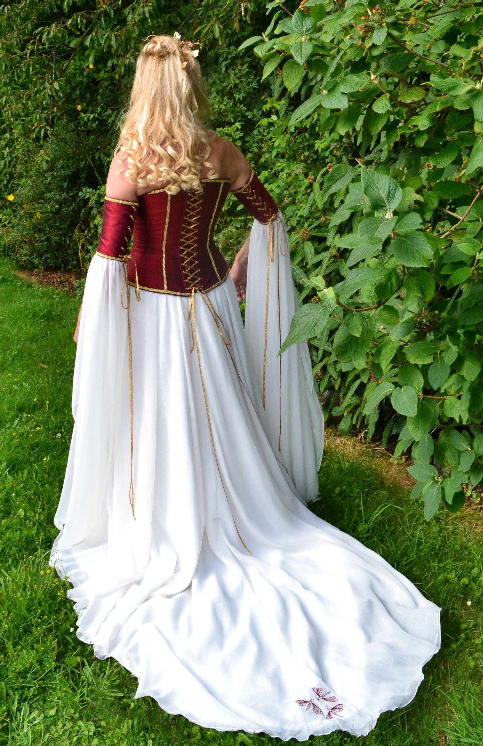 Medieval Wedding Dresses
 Me val Wedding