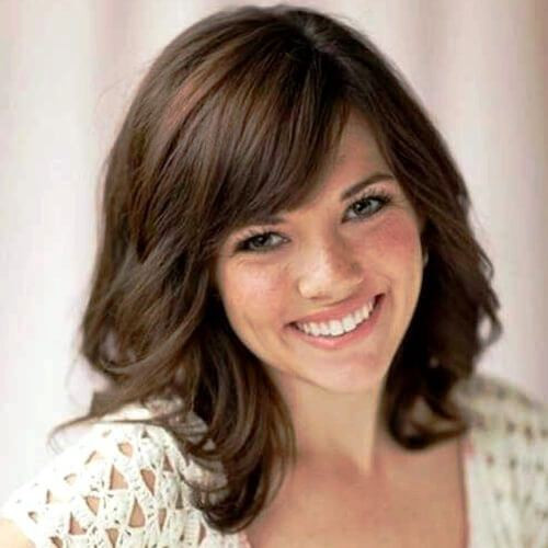 Medium Hairstyle With Side Bangs
 23 Alluring Medium Hairstyles for Round Faces to Opt Today