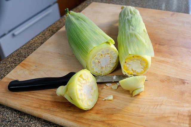 Microwave Corn On Cob In Husk
 How to Microwave Corn on the Cob With Husks
