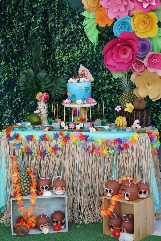 Moana DIY Decorations
 Throw a fun and festive Moana inspired Luau Birthday Party