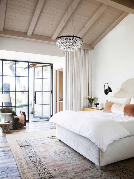 Modern Chic Bedroom
 30 Refined Glam Chandeliers To Make Any Space Chic DigsDigs