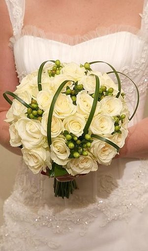 Modern Wedding Flowers
 A Beautiful Modern Wedding Bouquet Bridezilla