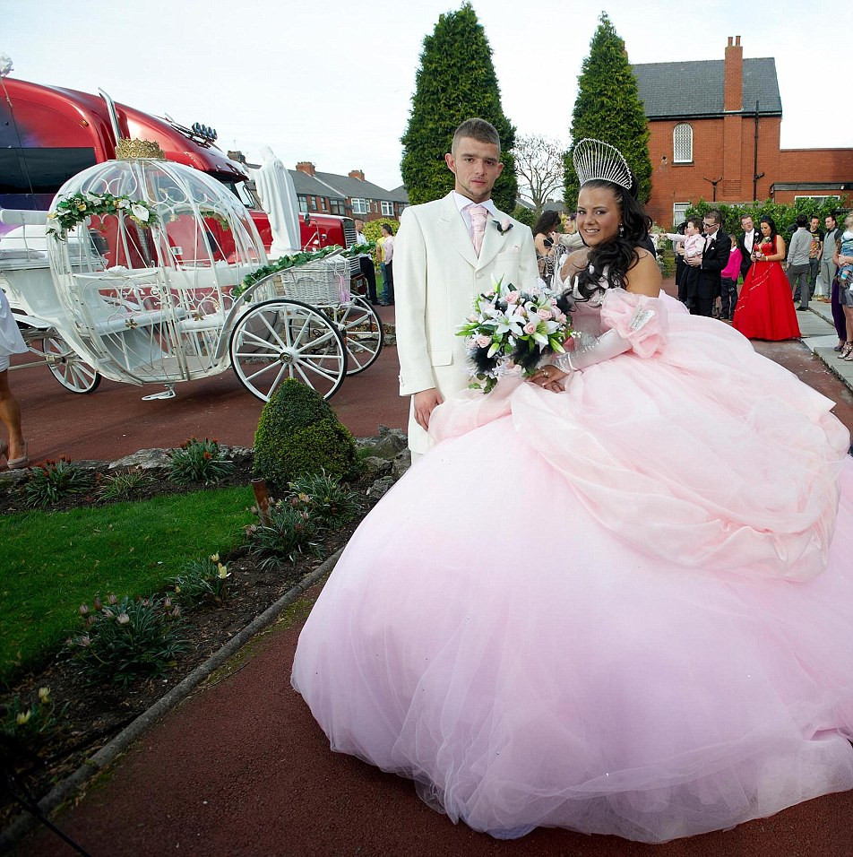 My Big Fat Gypsy Wedding Dresses
 Bride designs her own £6 000 dress at the big fat Gypsy