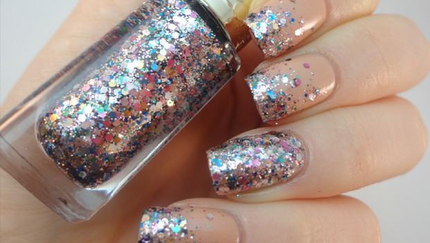 Nail Colors With Glitter
 18 Awesome Ideas to Wear Glitter Nail Polish
