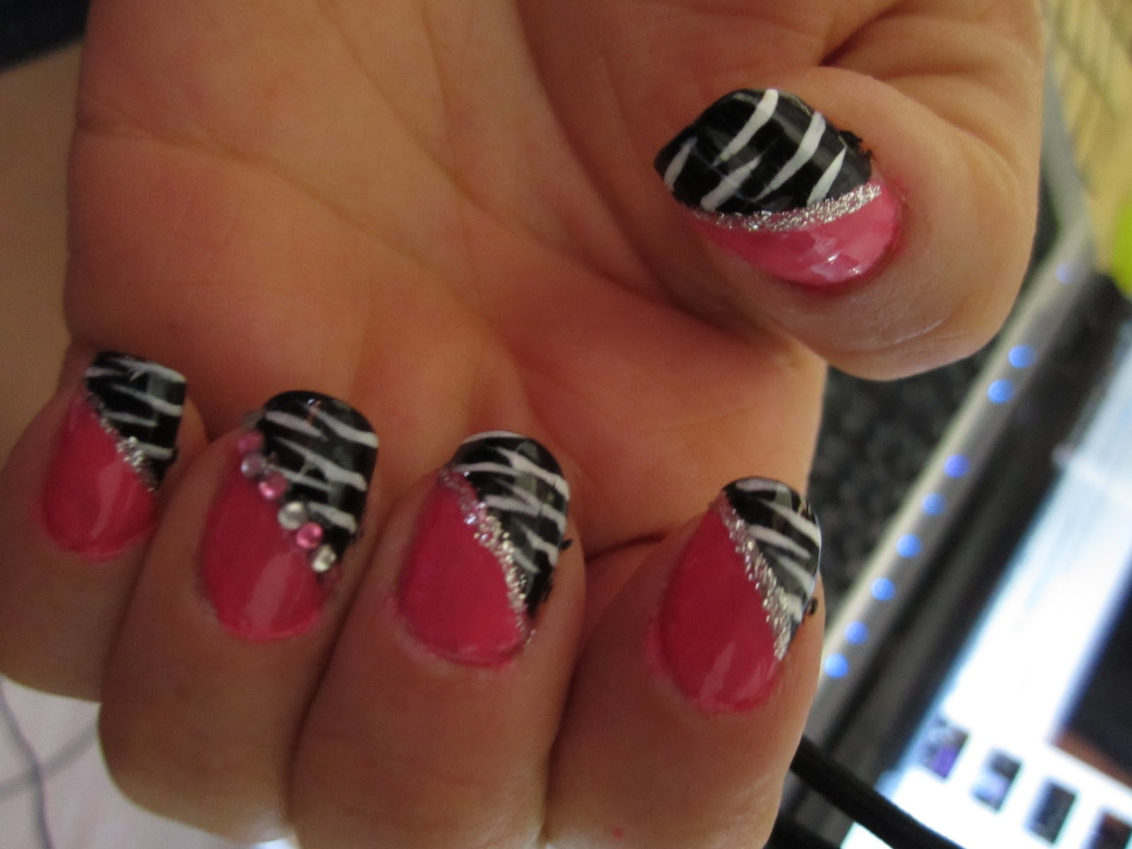 Nail Designs Zebra
 Blanca1018♥ Pink and Black Zebra nail design Blue