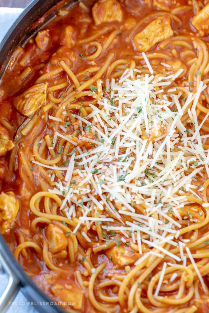 One Pot Chicken Spaghetti
 Easy e Pot Chicken Spaghetti