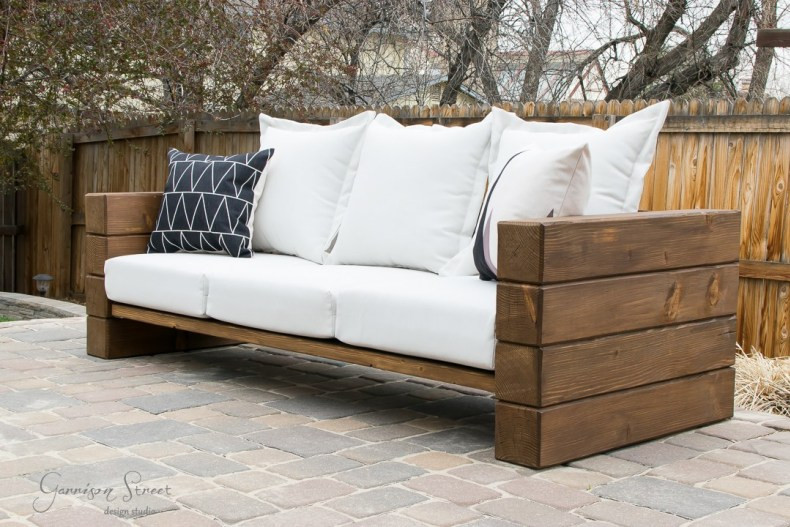 Outdoor Couch DIY
 DIY Outdoor Sofa