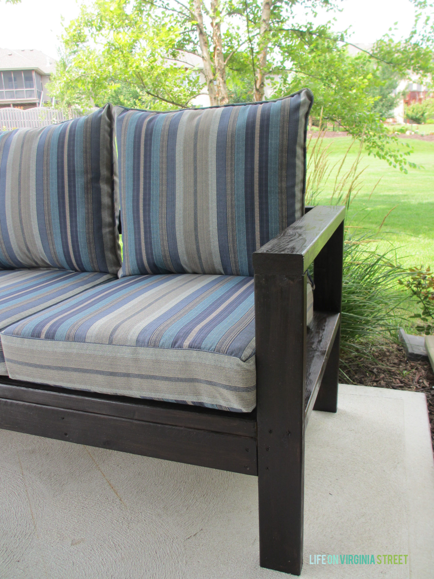 Outdoor Couch DIY
 How to Build a DIY Outdoor Couch