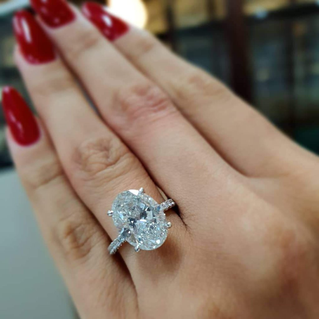 Oval Cut Diamond Engagement Rings
 Hellojewelr Classic Oval Cut Engagement Ring For Women