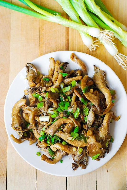 Oyster Mushrooms Recipe
 Oyster mushrooms garlic and green onions saute Paleo