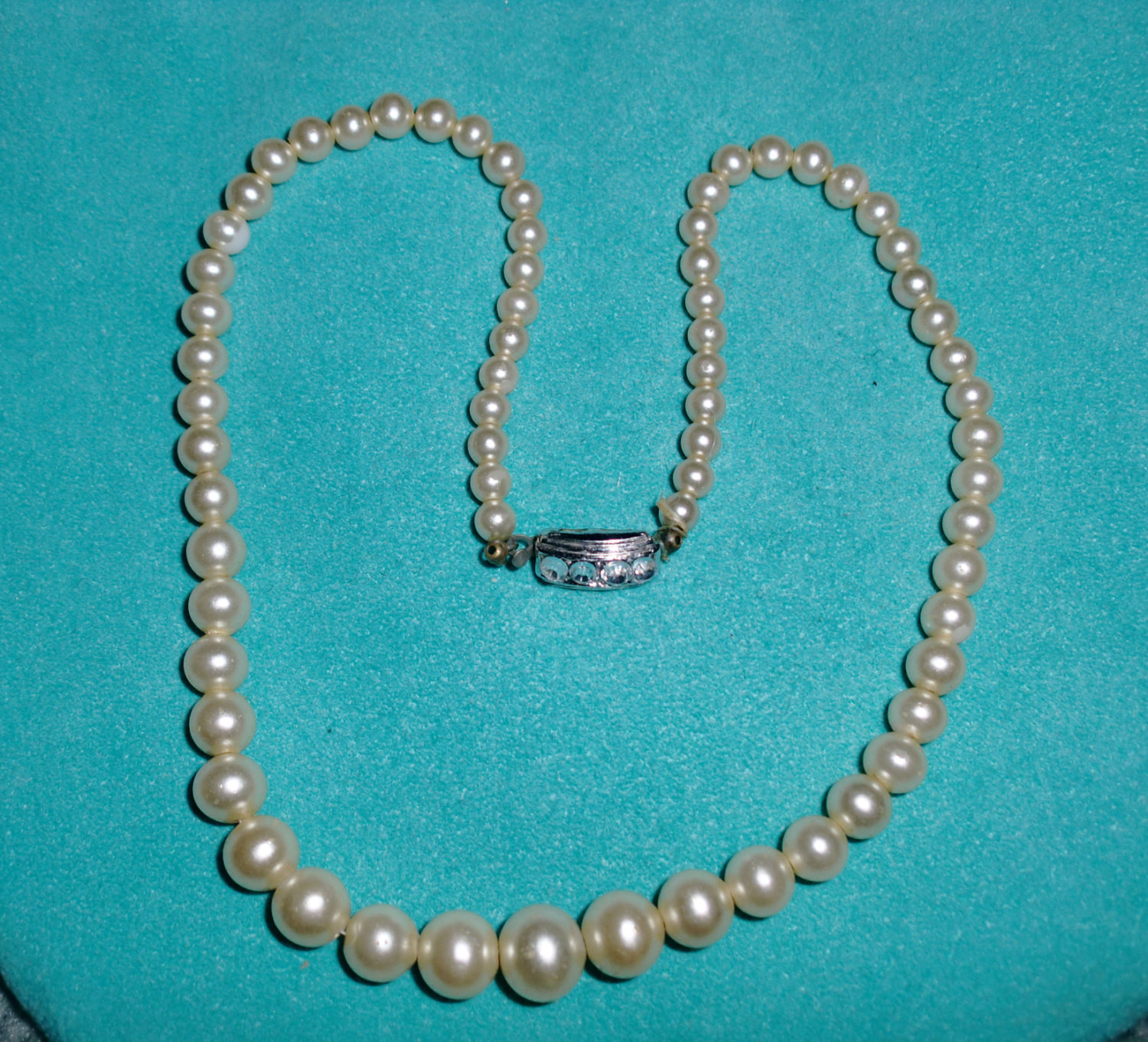 Pearl Necklace Porn
 Vintage faux pearl necklace