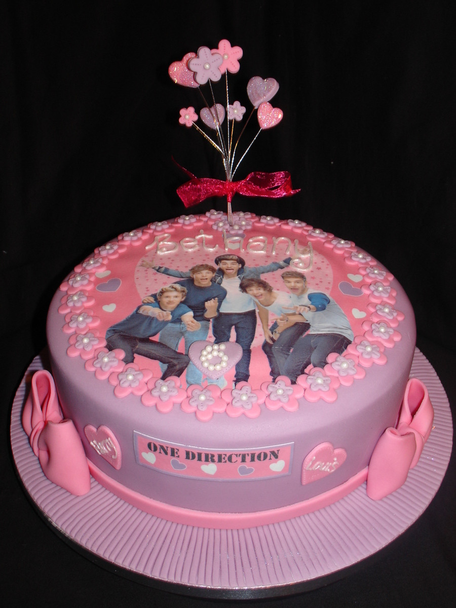 Photo Of Birthday Cake
 Pink e Direction Cake With Matching Cupcakes