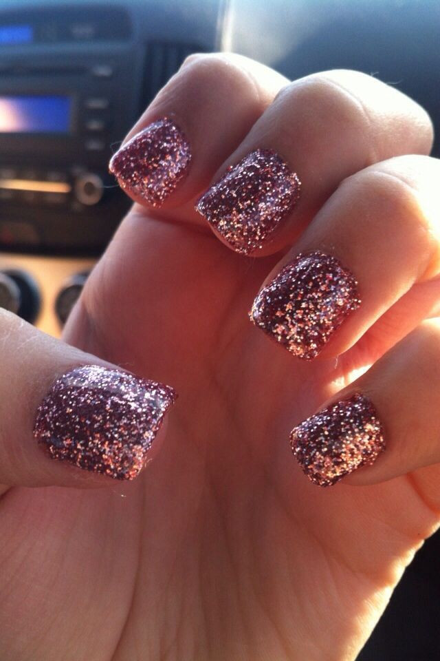 Pink Nails With Gold Glitter
 rose gold glitter but only on one nail