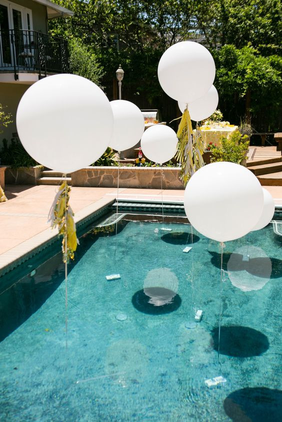 Pool Party Decorations Ideas
 24 Decorations That Will Make Any Pool Party Awesome