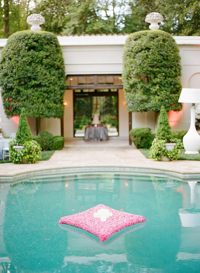 Pool Wedding Decorations
 Gorgeous Pool Decorations For Weddings Belle The Magazine