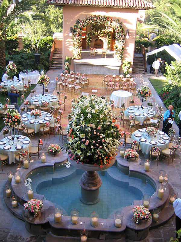 Pool Wedding Decorations
 How To Arrange A Pool Wedding