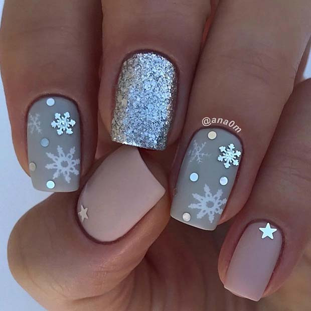 Pretty Christmas Nails
 43 Pretty Holiday Nails to Get You Into the Christmas