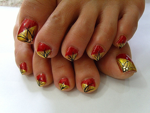 Red And Golden Nail Art
 40 Most Beautiful Christmas Nail Art Ideas For Toe Nails