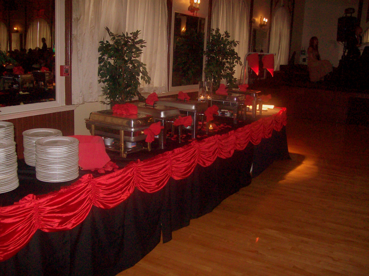 Red Black And White Wedding Decorations
 Queen B s Buzz Word Lots of Glam at Centro Asturiano